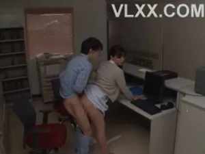 Nhìn thấy vợ của con trai thẩm du, bố Chồng yêu muốn giúp và hứa chỉ làm tình 10 giây thôi nhưng…