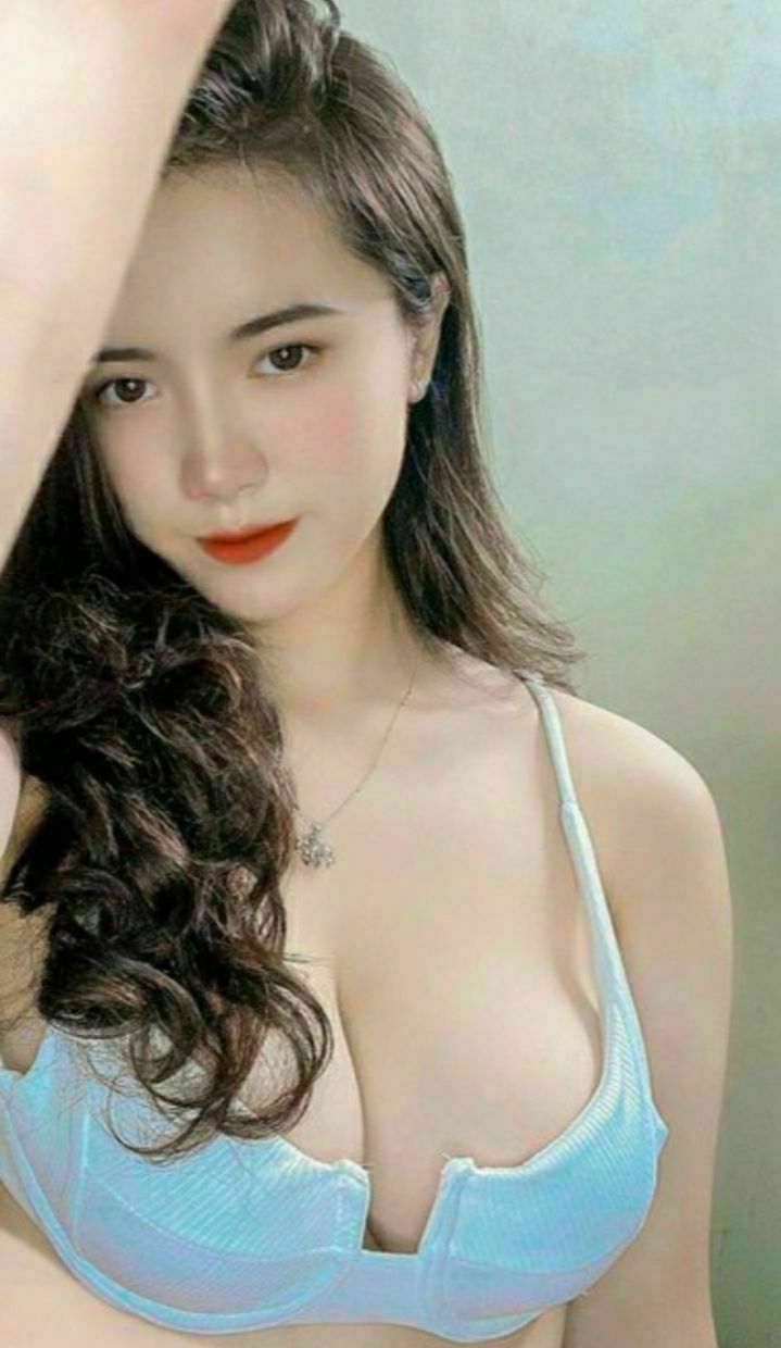 Không có thời gian để cởi quần áo lụa đen đã hoàn thành