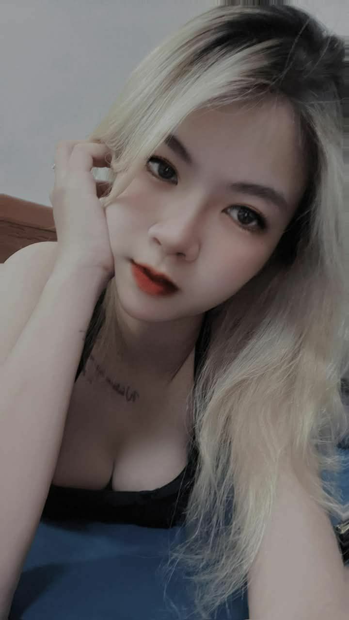 đôi ta ở trên tình bạn… dưới tình yêu… nhưng ở giữa tiền bạc